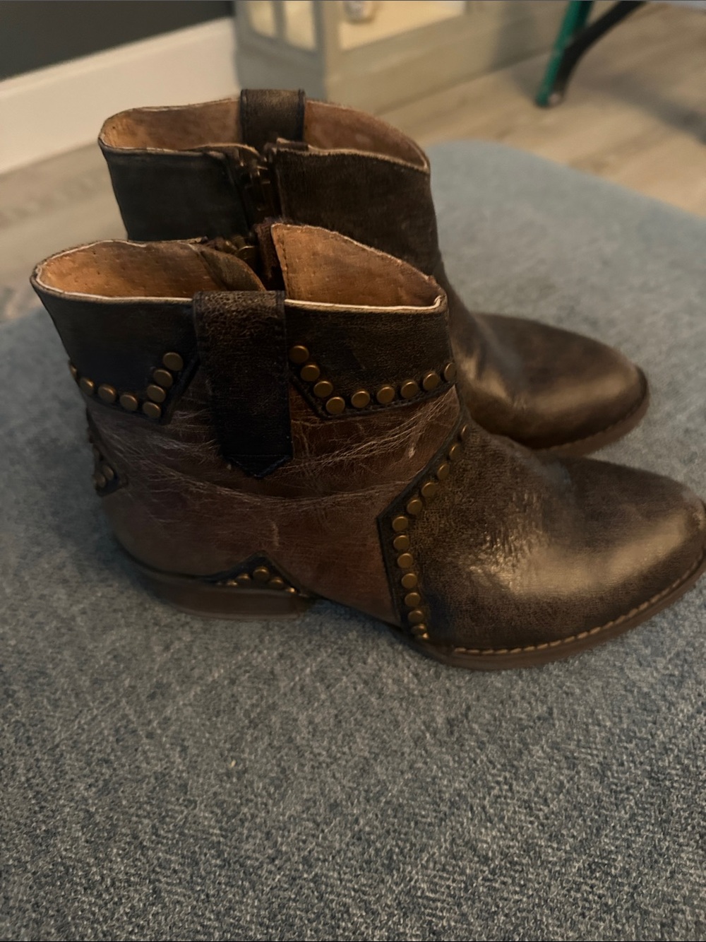 Circle G by Corral Distressed Brown Leather Studded Ankle Boots Size 7